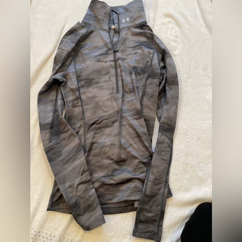 Cold gear under armor size small long sleeve zip up with thumb warmth camo grey